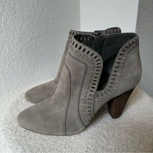 VINCE CAMUTO Reeista Gray Suede Leather Ankle Boots Booties with Heel